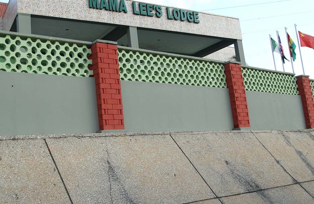 Mama Lee Lodge- front view restaurant 1